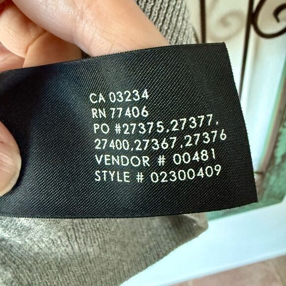 Club Monaco Cashmere Blend Sleeveless Cardigan Vest - Picture 7 of 8